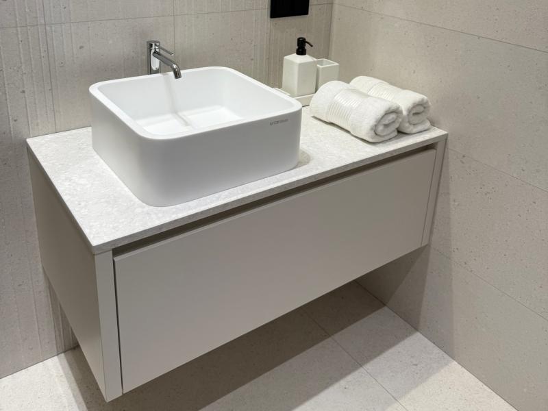 Smartquartz Moongrey;  Radianz Halo; Stratos Ash Grey