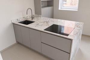 Остров с ногой из кварцевого агломерата SmartQuartz Patagonia