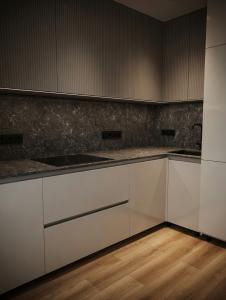 Столешница и фартук для кухни, из кварцевого агломерата Caesarstone Coastal Grey 6003