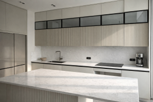 Столешница и фартук для кухни, с островом, из кварцевого агломерата Аварус R543 Пик Эльбруса