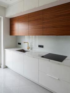 Столешница для кухни, из кварцевого агломерата Vicostone Greylac BQ-8738