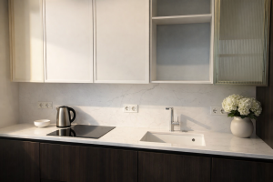 Столешница и фартук для кухни, из кварцевого агломерата Avant Калакатта Альби 7560