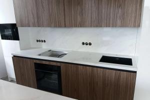 Столешница и остров из кварцевого агломерата Aleph Stone «А88 Calacatta Luxe»