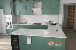 Столешница и фартук для кухни, с островом, из кварцевого агломерата Avant 9172 Блаве