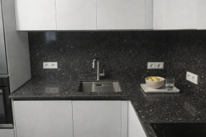 Столешница и фартук для кухни, из кварцевого агломерата Аварус R677 Московская ночь