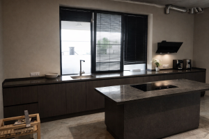 Столешница для кухни, с островом, из кварцевого агломерата Аварус R503 Уральские горы