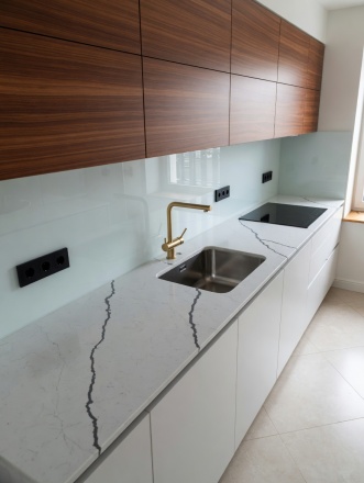 Столешница для кухни, из кварцевого агломерата Vicostone Greylac BQ-8738