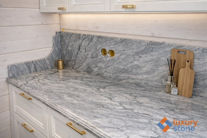 Столешница и фартук для кухни, с островом, из гранита SUPER WHITE