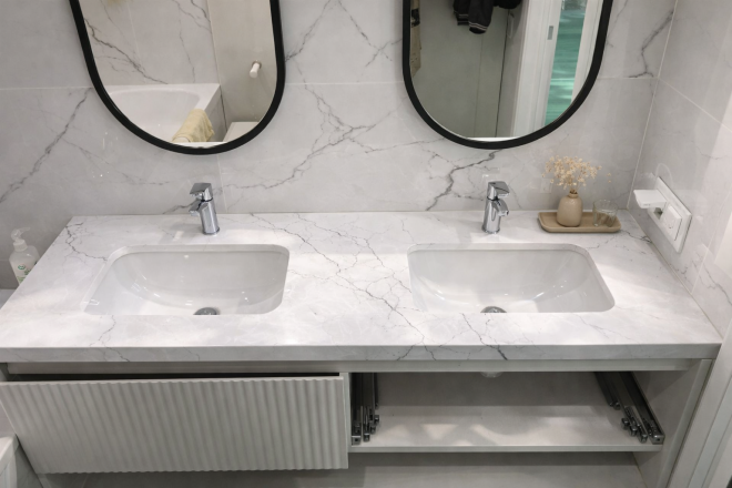 Столешница для ванной из кварцевого агломерата Vicostone Venatino BQ 8660