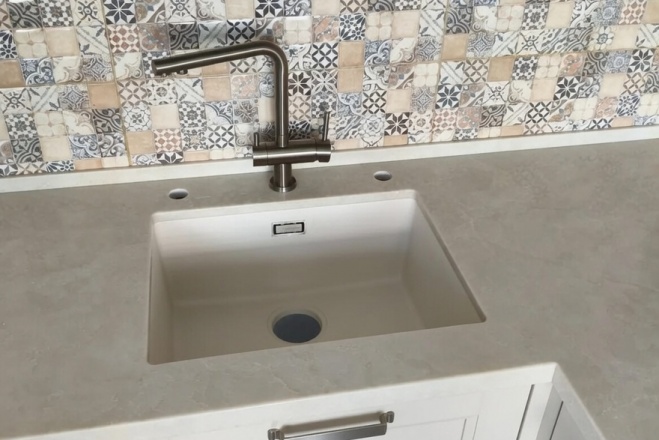 Столешница из кварцевого агломерата Avant Quartz Тарн ​​​​​​​8580