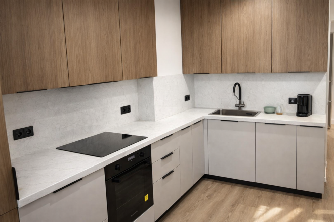 Столешница и фартук для кухни, из кварцевого агломерата Аварус R543 Пик Эльбруса