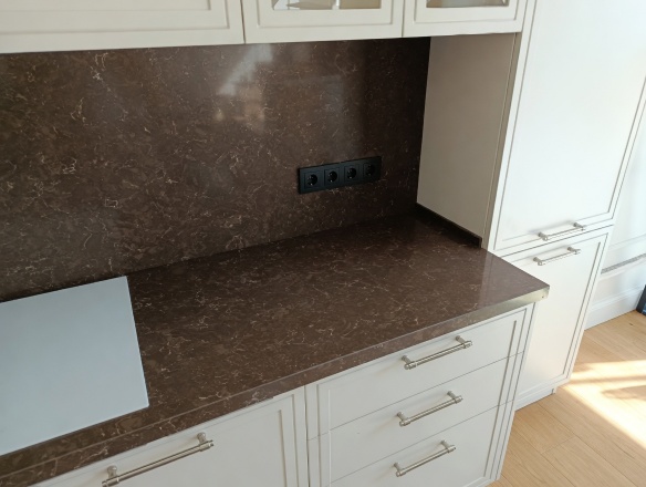 Столешница и фартук для кухни, из кварцевого агломерата Vicostone Dark Emperador BQ-8560