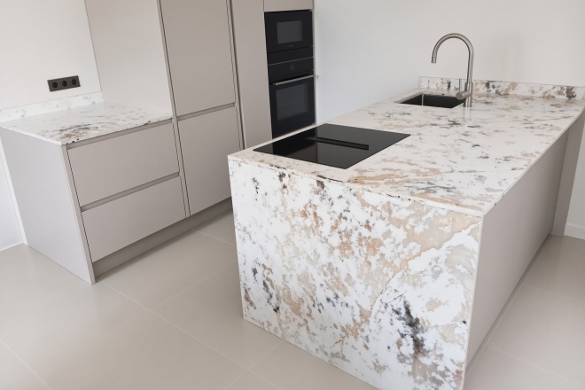 Остров с ногой из кварцевого агломерата SmartQuartz Patagonia