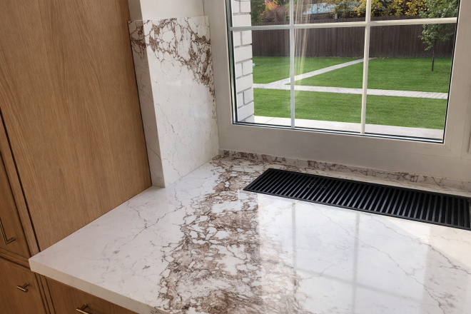 Столешница и фартук для кухни, из кварцевого агломерата Quantra Quartz Pantheon