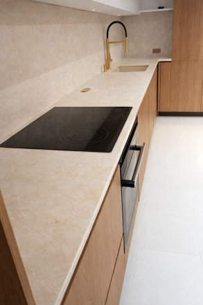 Столешница и фартук для кухни, из кварцевого агломерата Aleph Stone А95 Desert Rose