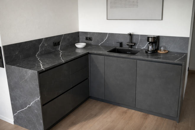 Столешница и фартук для кухни, из кварцевого агломерата Vicostone Cemento (Brushed) BQ8730