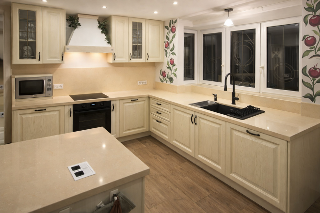 Столешница и фартук для кухни, с островом, из кварцевого агломерата Аварус R522 Золотое кольцо