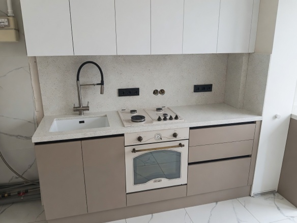 Столешница и фартук для кухни, из кварцевого агломерата Аварус R575 Красная Поляна