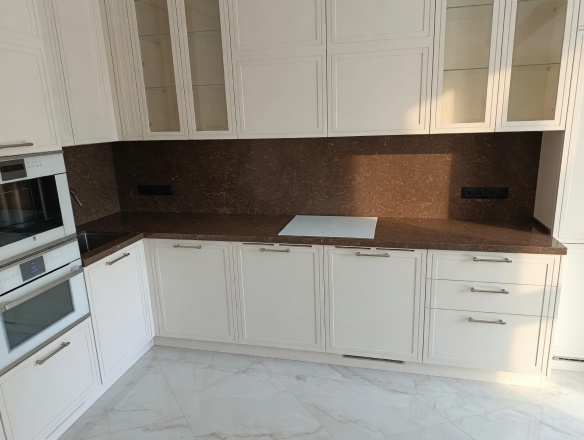 Столешница и фартук для кухни, из кварцевого агломерата Vicostone Dark Emperador BQ-8560