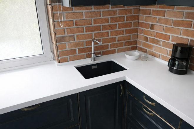 Столешница и фартук для кухни, с островом, из кварцевого агломерата Аварус R112 Соль Каспия