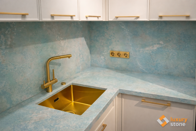 Столешница и фартук для кухни, барная стойка, из кварцевого агломерата Primax 335 Tiffani Blue