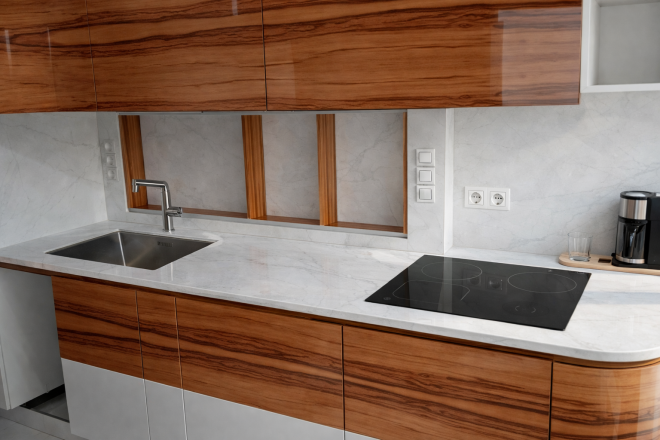 Столешница и фартук для кухни, из кварцевого агломерата Smartquartz Statuario Gold