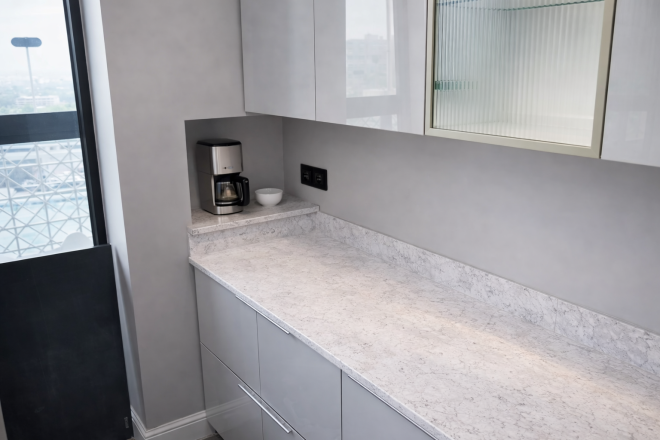 Столешница и фартук для кухни, из кварцевого агломерата Quantra Quartz 7172 Arctic Breeze