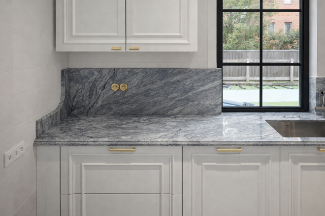 Столешница и фартук для кухни, с островом, из гранита SUPER WHITE