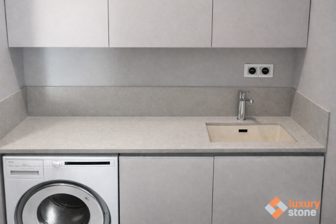 Столешницы в ванную и постирочную, из кварцевого агломерата Caesarstone 4044 Airy Concrete