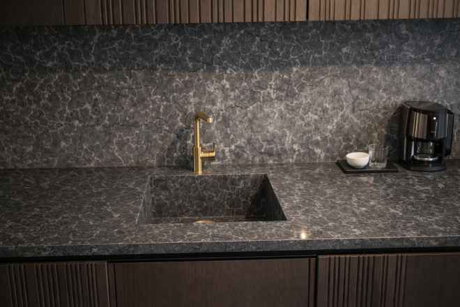 Столешница и фартук для кухни, из кварцевого агломерата Caesarstone Coastal Grey 6003