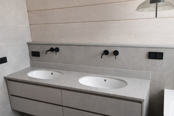 Столешницы в ванную и постирочную, из кварцевого агломерата Caesarstone 4044 Airy Concrete
