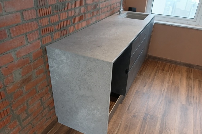 Столешница и остров из кварцевого агломерата Etna Quartz Antica Grey EQAC 036