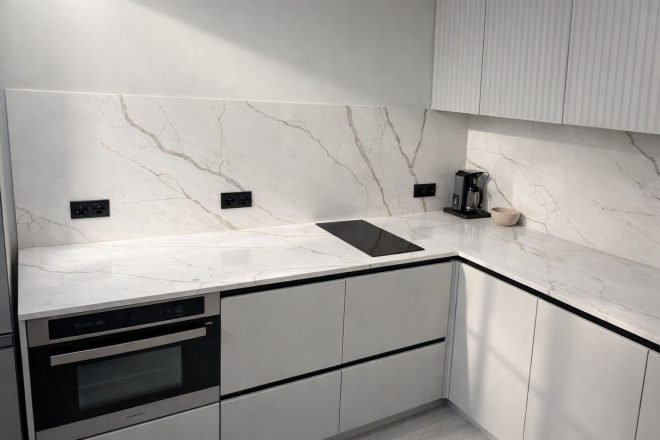 Столешница и фартук для кухни, из кварцевого агломерата Avant Калакатта Дофине 7400