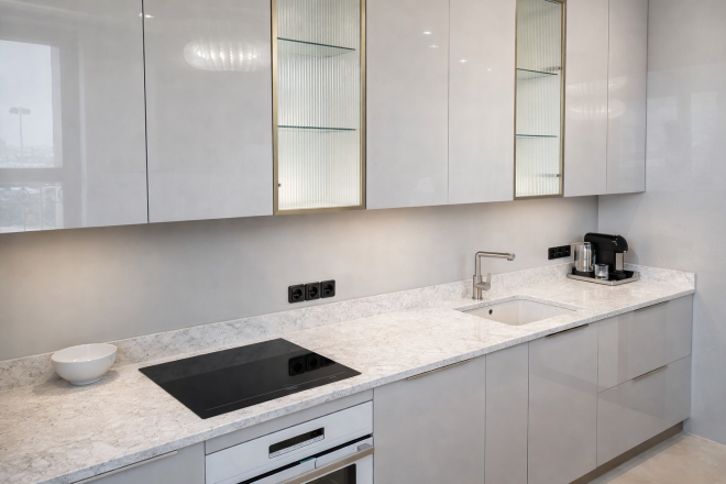 Столешница и фартук для кухни, из кварцевого агломерата Quantra Quartz 7172 Arctic Breeze