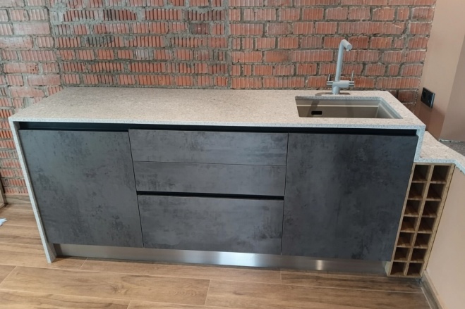 Столешница и остров из кварцевого агломерата Etna Quartz Antica Grey EQAC 036