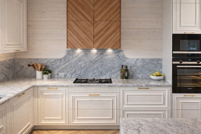 Столешница и фартук для кухни, с островом, из гранита SUPER WHITE